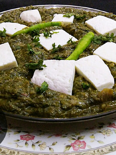 A picture of Palak paneer.
