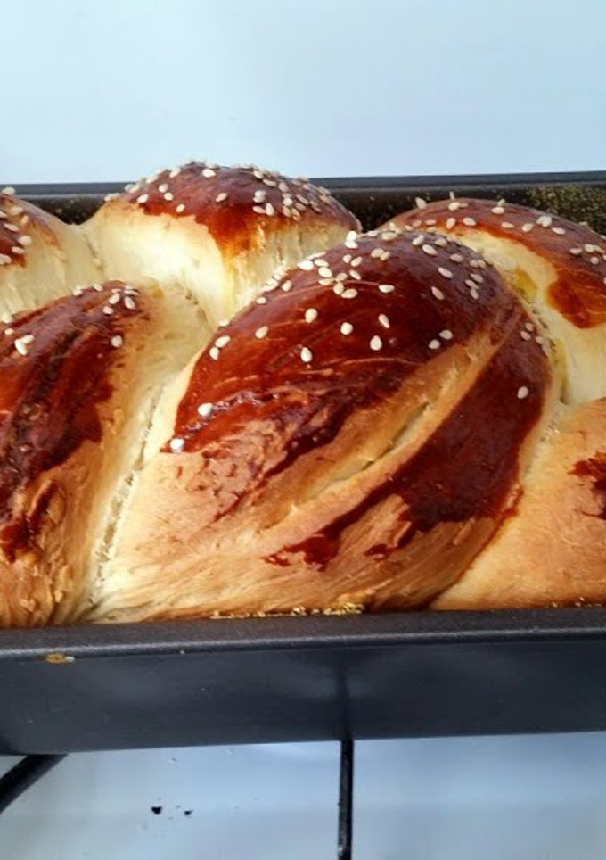 A picture of Twisted Egg Bread.