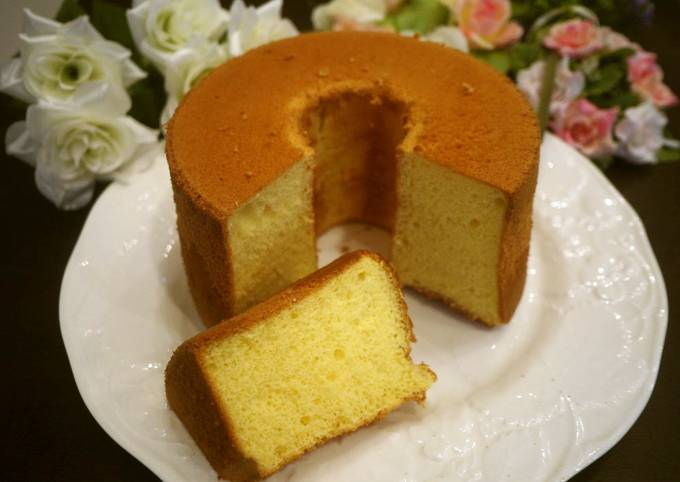 Fluffy Yellow Chiffon Cake