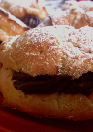 A picture of Sunshines chocolate cream puffs.