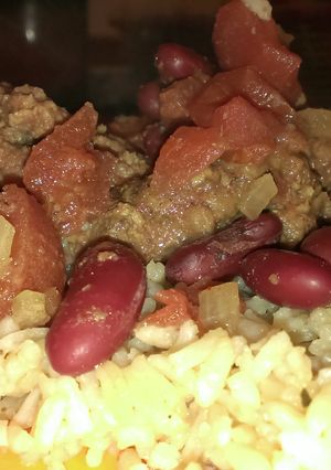 A picture of Cube steak and beans.