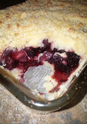 A picture of Apple, Blackberry and Custard Crumble.