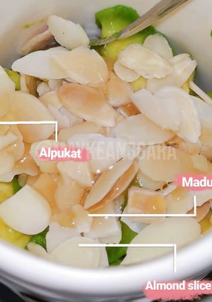 Foto resep Shake Avocado and Almond Chunks with Honey Sauce