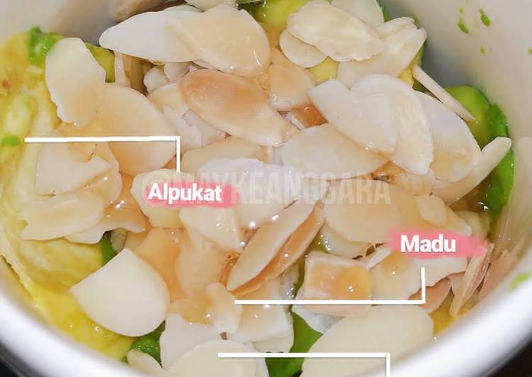 Langkah Mudah untuk Membuat Shake Avocado and Almond Chunks with Honey Sauce, Enak Banget