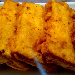 A picture of Bread Pakoda - Delhi's favorite street breakfast :).