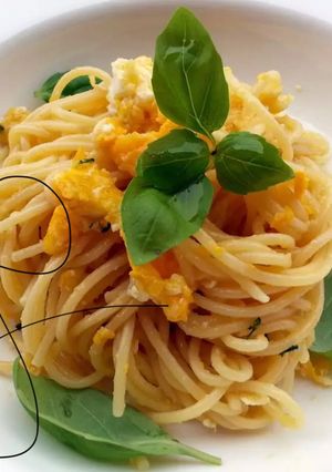 A picture of Spaghetti In Cheesy Basil Egg Sauce.