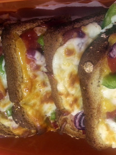 A picture of pizza toast.