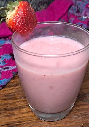 A picture of Strawberry Lassi 🍓🍓🍓 🍓.