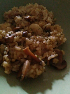 Una foto de Arroz integral con setas💚