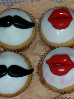 Una foto de Cupcakes decorados con fondant