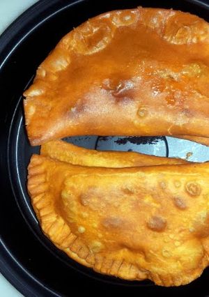 A picture of Empanadas.
