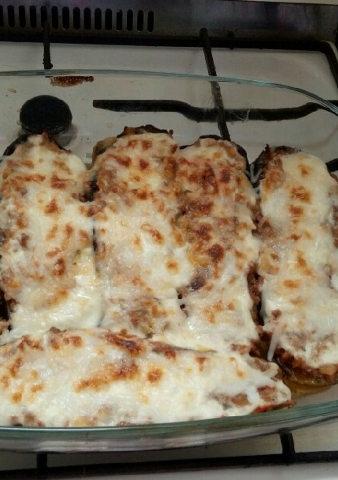 Una foto de Berenjenas rellenas con carne y bechamel