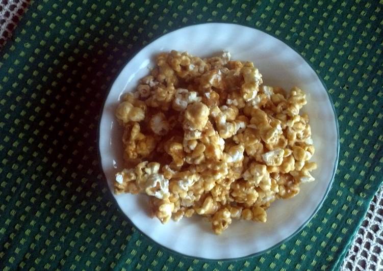 Steps to Make Quick Caramel Corn