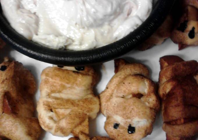 Recipe of Award-winning Apple Mummies with Cream Cheese Puss Dip *
Halloween *