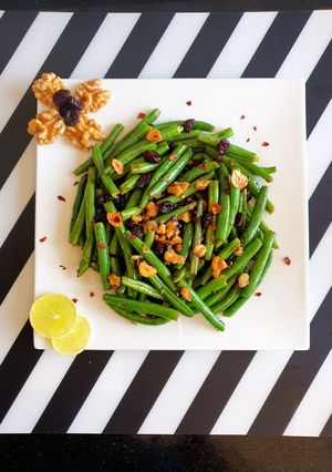 A picture of Bean & Walnut Salad.