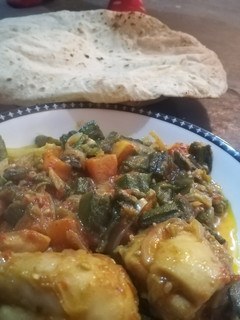 A picture of Bhindi chicken with chapati. #desimeal.