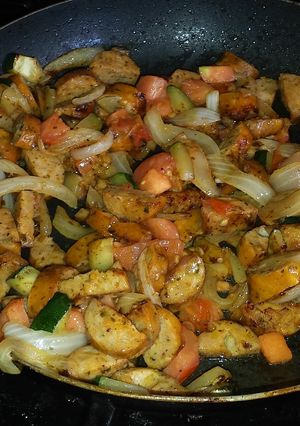 A picture of Roasted Garlic and Mozzarella chicken sausage saute.