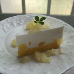 A picture of No-Bake Cheesecake Style Yogurt Cake.