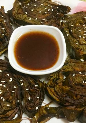 A picture of Arbi patra roll (patod).