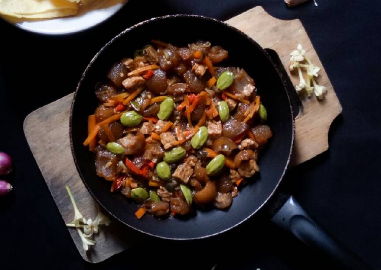 How to Make Yummy Oseng Kikil Kecap