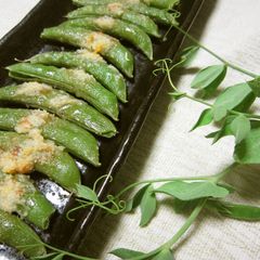A picture of Easy Sugar Snap Peas Baked in the Toaster Oven.
