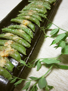 A picture of Easy Sugar Snap Peas Baked in the Toaster Oven.