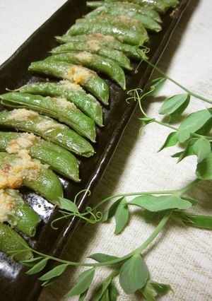 A picture of Easy Sugar Snap Peas Baked in the Toaster Oven.