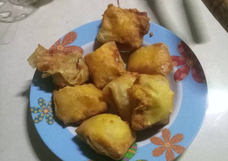Martabak telor isi sosis + keju
