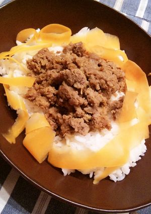 A picture of Easy Soboro Rice Bowl made with Hamburger Patties.