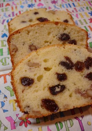 A picture of Olive Oil Pound Cake.