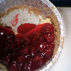 A picture of creamy cheesecake pie.
