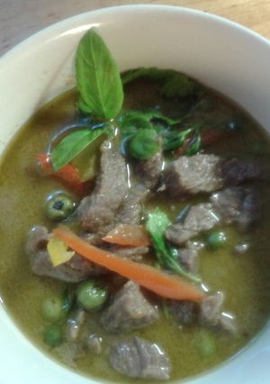 A picture of Gang keaw wann nue or green curry beef..
