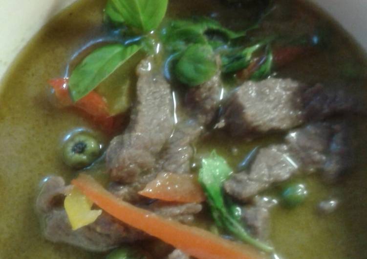 Gang keaw wann nue or green curry beef.