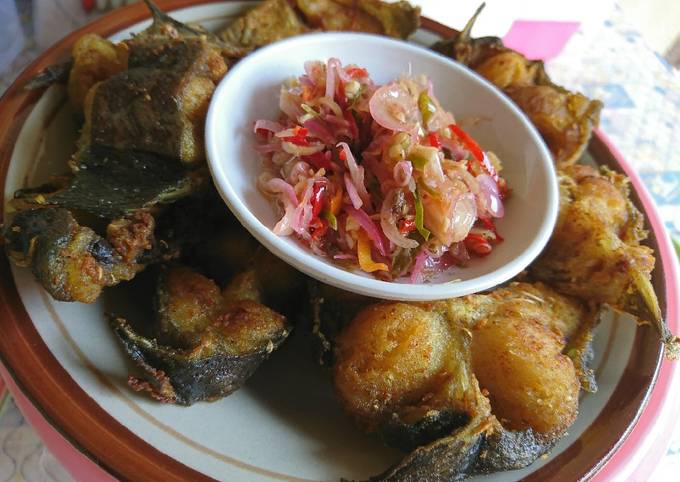 Bagaimana Menyiapkan Sambal matah lele kampung Anti Gagal