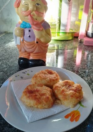 Una foto de Croquetas de arroz y queso 🌠