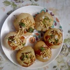 A picture of Stuffed golgappas.