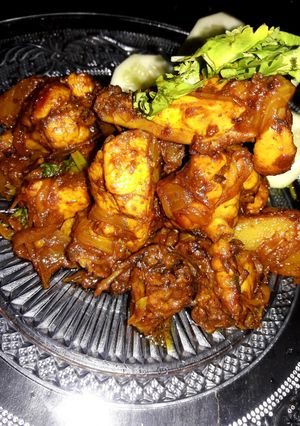 চিকেন কষা (Chicken kosha recipe in bengali) রেসিপির প্রধান ছবি