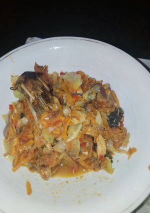 A picture of White rice stew sause.