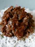 Carrilleras al Oporto desmigadas con arroz blanco