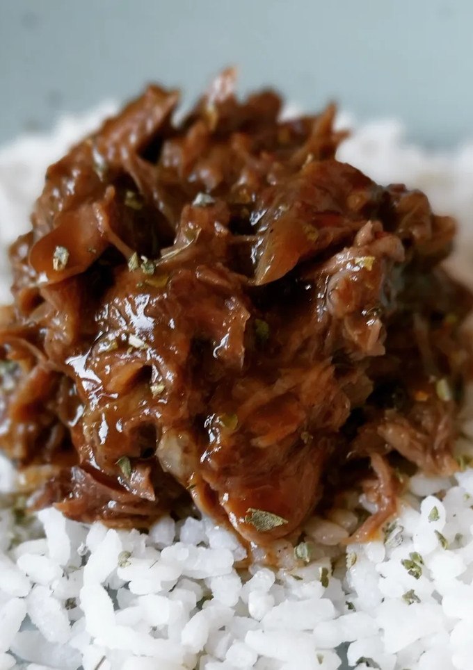 Una foto de Carrilleras al Oporto desmigadas con arroz blanco