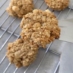 A picture of Oat & Macadamia Cookies.