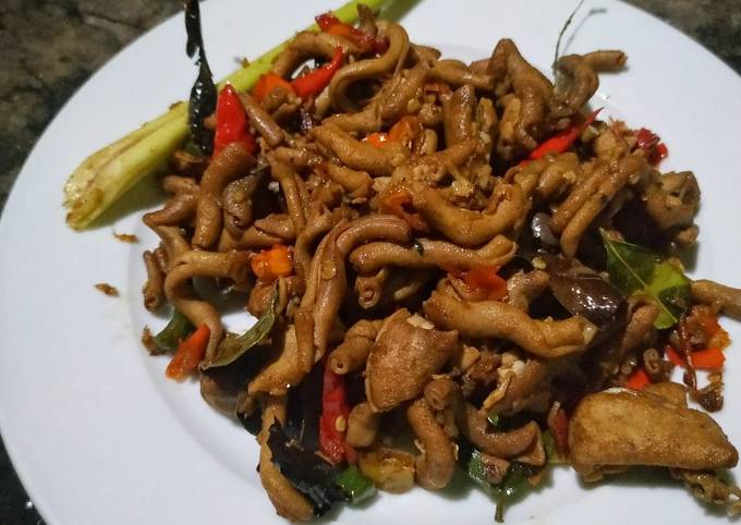 Cara Gampang Menyiapkan Tumis usus ayam pedas manis, Enak Banget