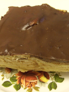 Una foto de Pastel clásico de chocolate