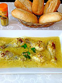 Una foto de Jamoncitos de pollo bañados en salsa curry