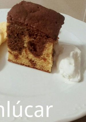 Foto principal de Pastel de plátano al chocolate con especias tiger y nueces garrapiñadas