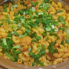 A picture of Chicken spicy macroni.