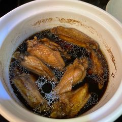 A picture of Mum’s Soya Sauce Chicken wings.