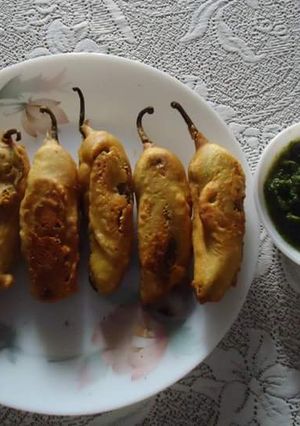 A picture of Mirchi vada.