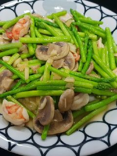 吉利蘆筍蘑菇炒蝦 的食譜成品照片