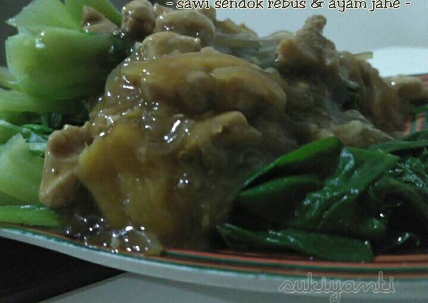 Pok coy rebus dengan toping ayam jahe (sawi sendok)